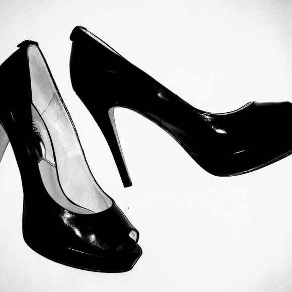 Michael Kors Black Stiletto Heels Sz 6M - Picture 4 of 13